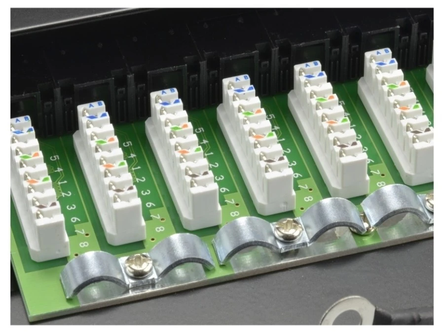 Patch panel RACK 19 kat.5e 24p UTP z półką 1U czarny NEKU – NEKU POLSKA ...