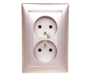 VALENA Gniazdo podwójne z/u 16A IP20 aluminium 770277
