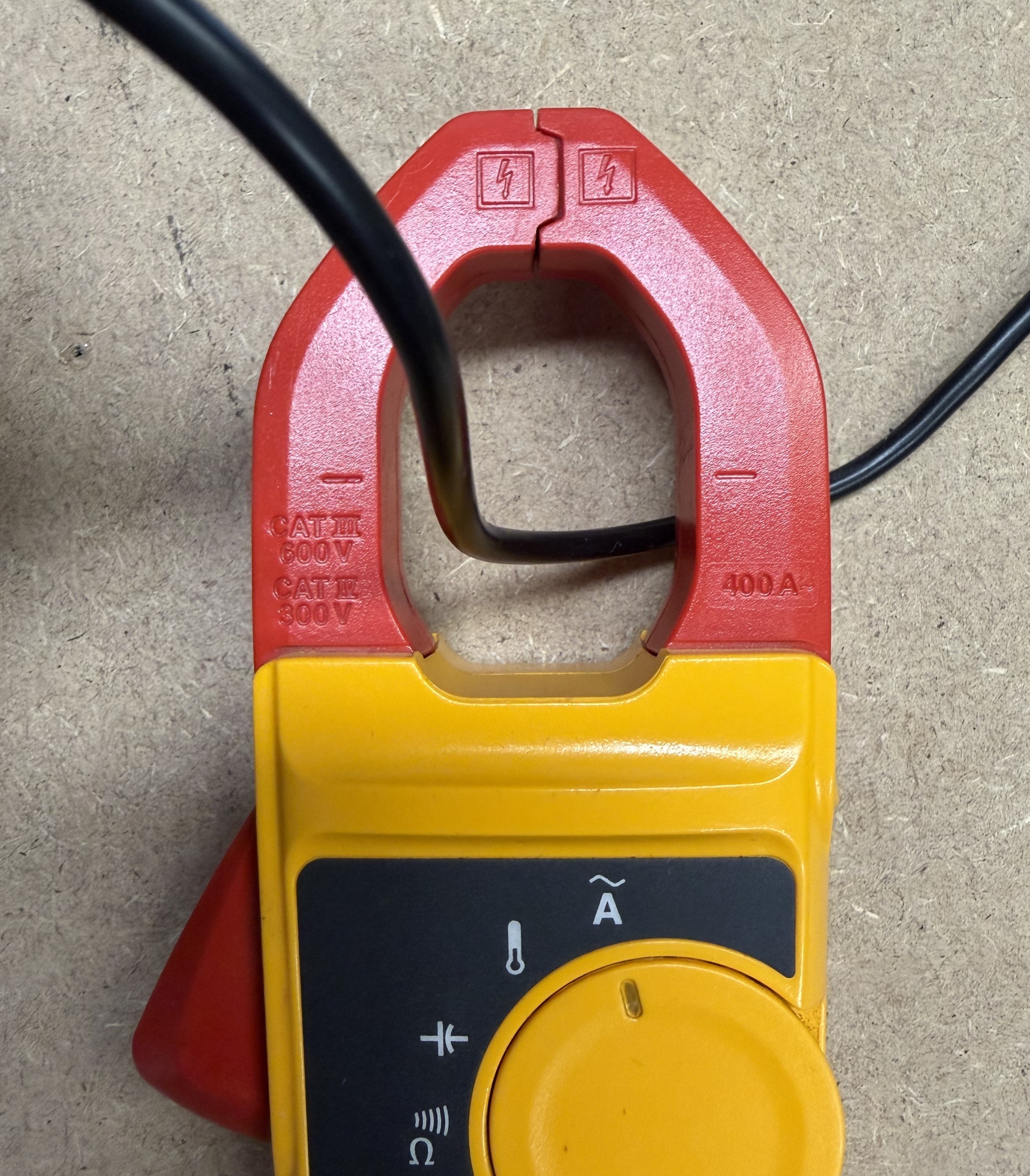 czym jest i jak działa miernik cęgowy