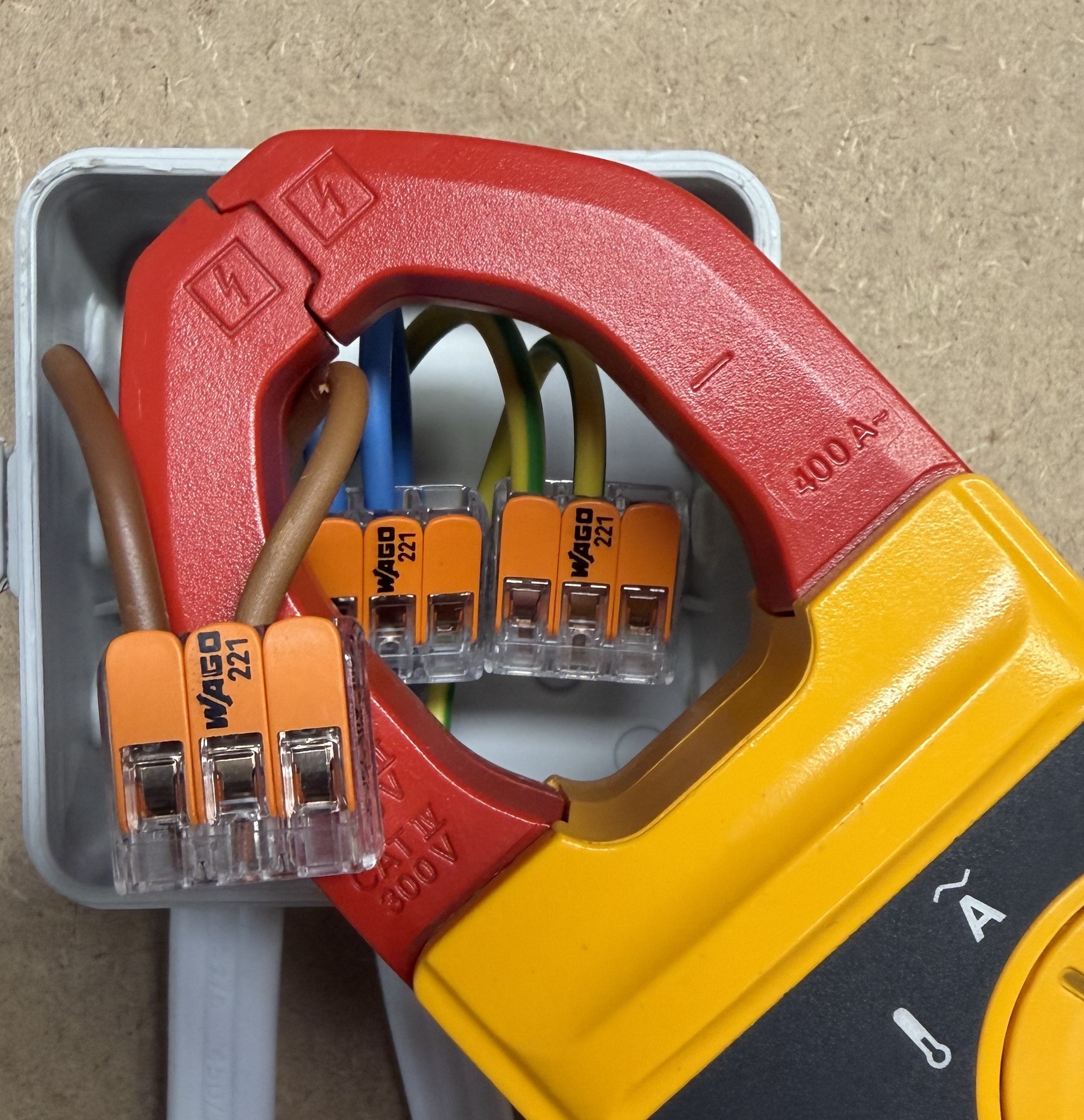 czym jest i jak działa miernik cęgowy