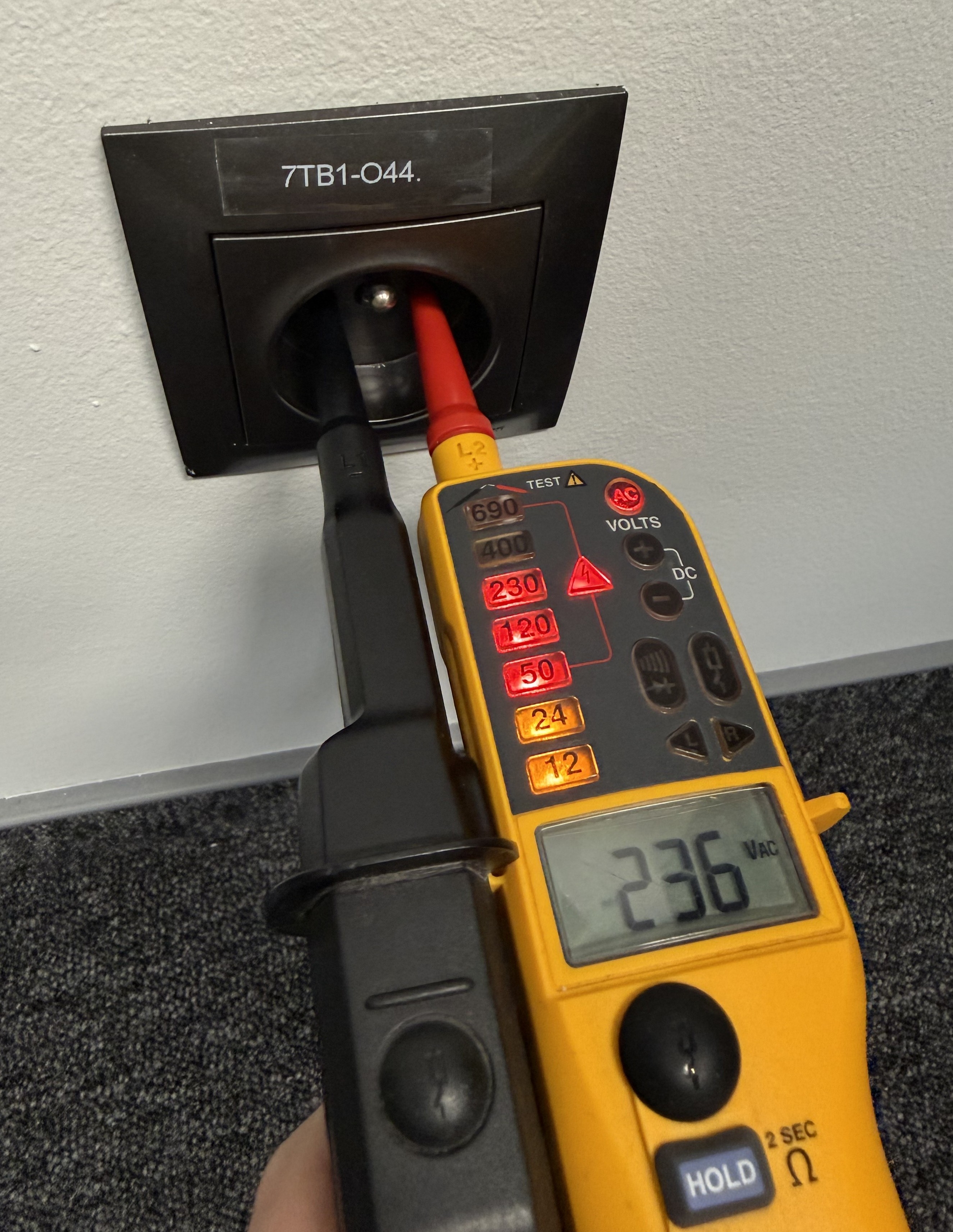 czym jest i jak jest zbudowany próbnik napięcia