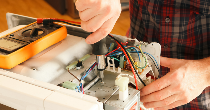 elektronarzędzia dla elektryka - sieciowe czy akumulatorowe