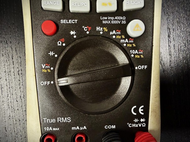 Jak dobrać multimetr do pracy instalatora?